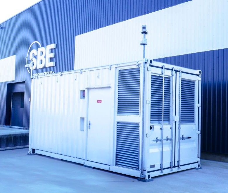 Data center devant le site industriel de SBE / Data centre in front of the SBE industrial site