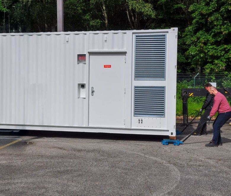 data center déplaçable avec un transpalette / data centre that can be moved using a pallet truck